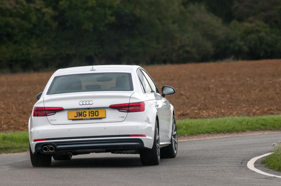  Audi A4 2.0 TDI S-Line (B9) 2015 года  (UK) (фото 2 из 23)